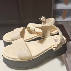 Sorel Women's Tan Sandals